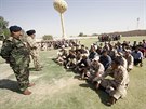 íittí dobrovolníci ve výcvikovém táboe nedaleko Bagdádu (18. ervna 2014)