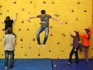 Na pmstskch tborech si mohou dti vyzkouet napklad horolezeckou stnu,...