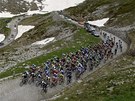 Cyklisty v druhé etap závodu Kolem výcarska ekal nároný výlap prsmykem