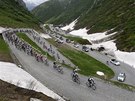 Cyklisty v druhé etap závodu Kolem výcarska ekal nároný výlap prsmykem