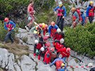Záchranái po dvanácti dnech vytáhli z bavorské jeskyn Riesending-Schachthöhle...