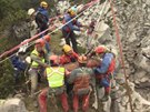 Záchranái po 12 dnech vytáhli na povrch zranného jeskyáe. (19. ervna 2014)