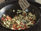 Zeleninovou nápl do uuky pipravíte na woku. 