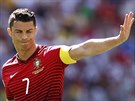 AHOJ! Portugalec Cristiano Ronaldo gestikuluje pi zápase proti Nmecku.