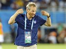 NÁRONÝ TRENÉR. Jürgen Klinsmann udílí pokyny americkým svencm.