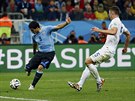 TÍBODOVÁ TREFA. Uruguayec Luis Suárez stílí vítzný gól proti Anglii.