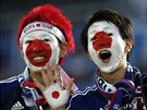 PODPORA. Japontí fanouci v hlediti ped zápasem proti ecku.