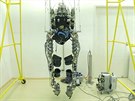 Robotický oblek, v nm by ml provést ochrnutý lovk první výkop na letoním...