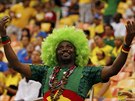 JE TO ZÁBAVA. Fanouek Kamerunu ped utkáním proti Chorvatsku.