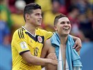 James Rodriguez (vlevo) a Juan Quintero, dva autoi kolumbijských gól proti...