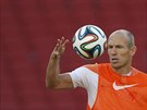 KOUZELNÍK. Nizozemský útoník Arjen Robben dribluje s míem na tréninku ped...