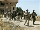 Vojáci irácké armády se pipravují na stet s islámskými radikály (Mosul, 9....
