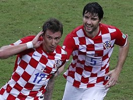 NEN VS SLYET Chorvatsk tonk Mario Manduki (vlevo) slav gl proti...