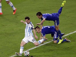 Argentinec Lionel Messi st�ílí gól na 2:0 v utkání proti Bosn� a Hercegovin� na...