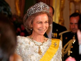 Španělská královna Sofia s korunkou "Fleur de Lys"