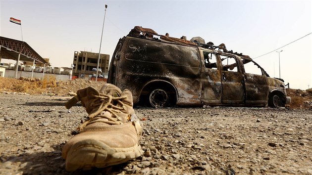 Ohoel vozidlo irck armdy v ulicich Mosulu (11. ervna 2014)