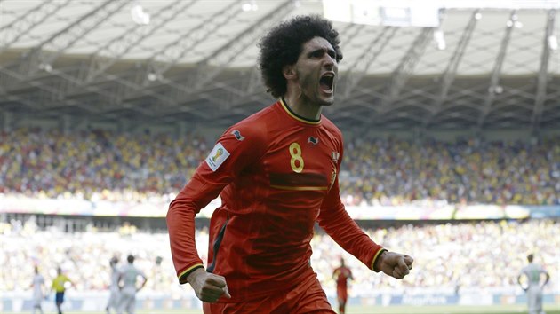 Belgian Marouane Fellaini se raduje z vyrovnvacho glu proti Alrsku