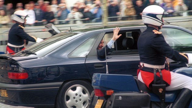 Pa, Champs Elyses. 60. vro osvobozen a francouzsk prezident Jacques Chirac.