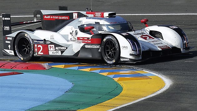 Andre Lotterer s vozem audi pi zvodu 24 hodin Le Mans.