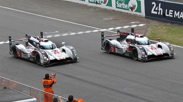 DOUBLE. 82. ronk zvodu 24 hodin Le Mans ovldly vozy Audi. 