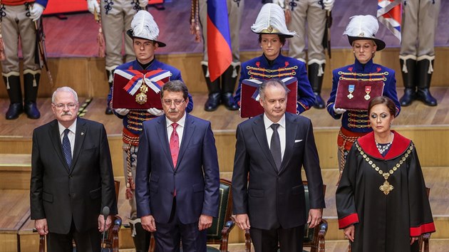Nov slovensk prezident Andrej Kiska se v nedli po sloen slibu a inauguranm projevu ujal adu (15. ervna)
