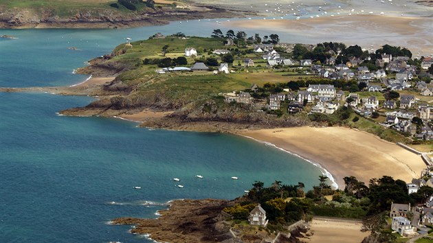 Malebné pobeí východn od St. Malo