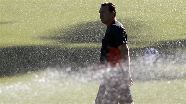 Belgick kou Marc Wilmots kr po trvnku v treninkovm arelu v Belo Horizonte.