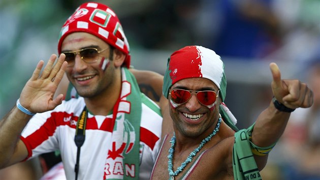 ÚSMĚVY. Fanoušci Íránu si užívají zápas proti Nigérii.