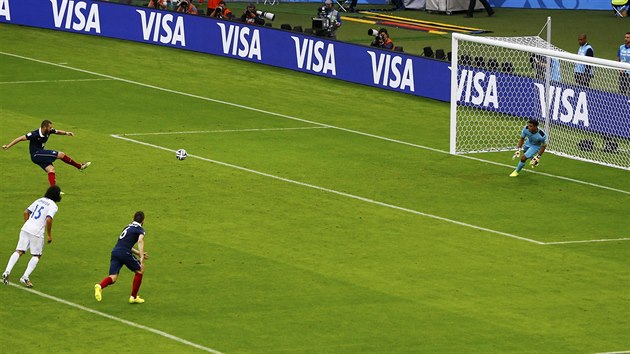 Francii poslal proti Hondurasu do vedení proměněnou penaltou Karim Benzema.
