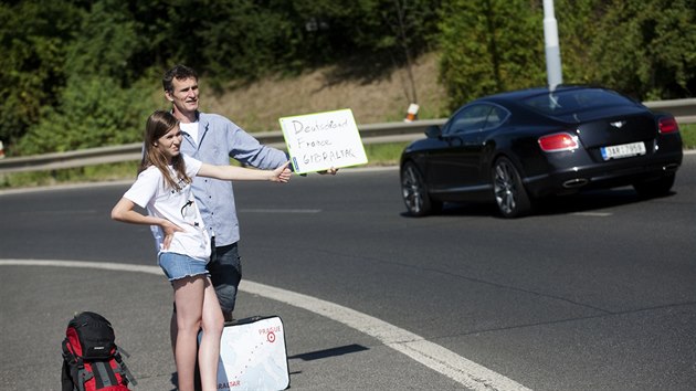 Mistrovstv esk republiky v autostopu zaalo. astnci se mus co nejrychleji dostat na Gibraltar.