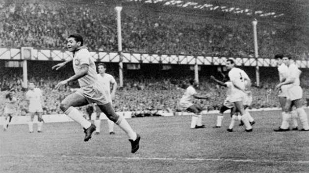 Mistrovství svta 1966 a Garrincha, andl s kivýma nohama, stílí gól