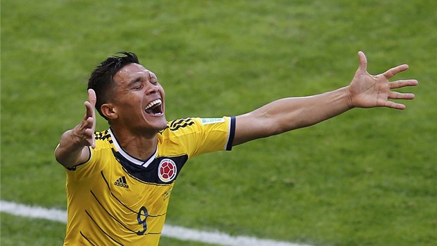 ŠŤASTNÝ STŘELEC. Kolumbijský útočník Téofilo Gutiérrez oslavuje svůj gól proti Řecku.