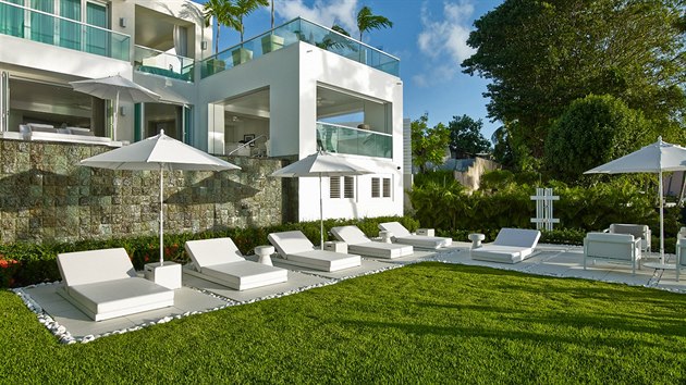 Dm na Barbadosu zaizovala slavn britsk designrka Kelly Hoppenov.