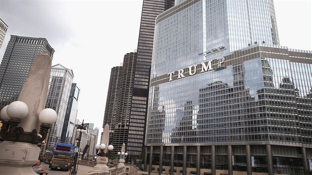 Starosta Chicaga Rahm Emanuel chce est metr vysok npis odstranit.