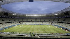 Fotbalisté Mexika se na stadionu ve Fortaleze pipravují na souboj s Brazílií.