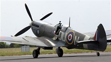 Historický letoun Spitfire, na němž létali českoslovenští piloti v barvách RAF...
