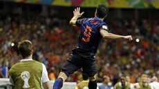 Robin van Persie slaví jeden ze svých dvou gólů do sítě Španělska. Nizozemsko i...