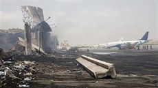 Ned�lní útok na leti�ti v pákistánském Kará�í n�které objekty t�ce po�kodil...