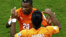 JDU NA TO Didier Drogba stídá v utkání s Japonskem spoluhráe Serey Diého....