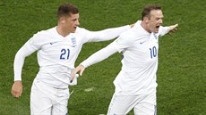 VYROVNÁNO. Angličan Wayne Rooney (vpravo) se raduje z gólu na 1:1.