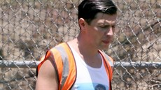 Vitalij Se�uk uklízí v tri�ku s Bradem Pittem.