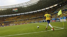 JE U VŠEHO. Brazilská hvězda Neymar zakončuje, ale také šance připravuje. V