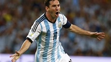 Argentinec Lionel Messi slaví svůj gól v utkání proti Bosně, jímž zvýšil skóre...