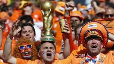 TROFEJ BUDE NA�E. Fanou�ci Nizozemska v��í, �e mistrovskou formu po utkání se...