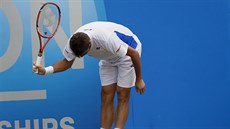 DÁT PRCHOD SVÝM EMOCÍM. Stan Wawrinka neproel na turnaji v Londýn pes...