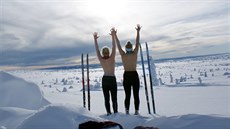 Trojice britských studentek zahájila ped dvma lety projekt Topless Tour....