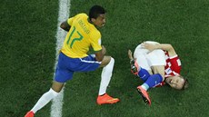 BUDE HRÁT? Chorvatský zálo�ník Luka Modri� se po utkání s Brazílií potýká se