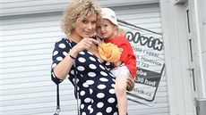 Kateina Stoesová je v sedmém msíci. Její první dcei Anne Marii jsou ti...