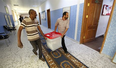 Pípravy parlamentních voleb v libyjském Tripolisu (24. ervna 2014)