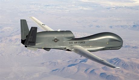 Bezpilotní letoun RQ-4 Global Hawk. Ilustraní foto.